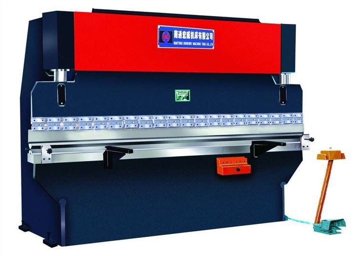 Máquina plegadora CNC