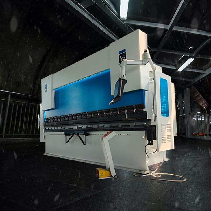 Prensa plegadora hidráulica de 200 toneladas